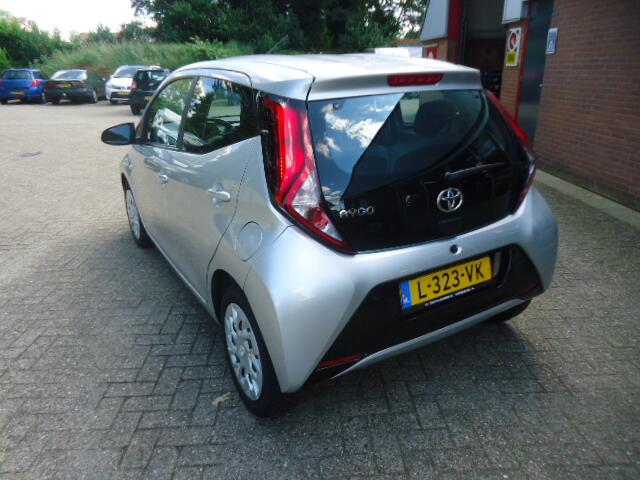 Toyota AYGO 1.0 VVT-i x-play