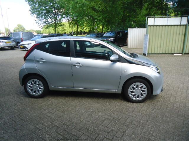 Toyota AYGO 1.0 VVT-i x-play