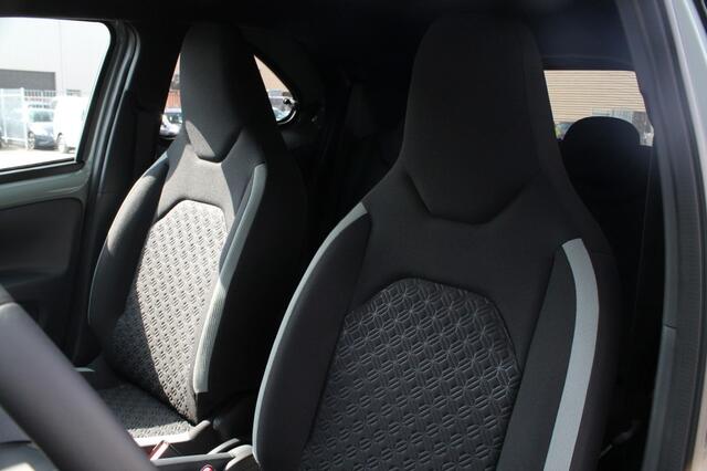 Toyota AYGO 1.0 VVT-i Team Deutschland - LED Pakket - Comfort Pakket
