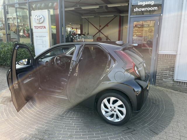 Toyota AYGO X 1.0 VVT-i MT first