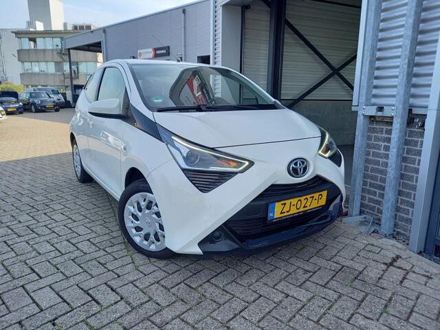 Toyota AYGO 1.0 VVT-i X-PLAY - CAMERA - NAVI - AIRCO - CRUISE LIM - NL AUTO -