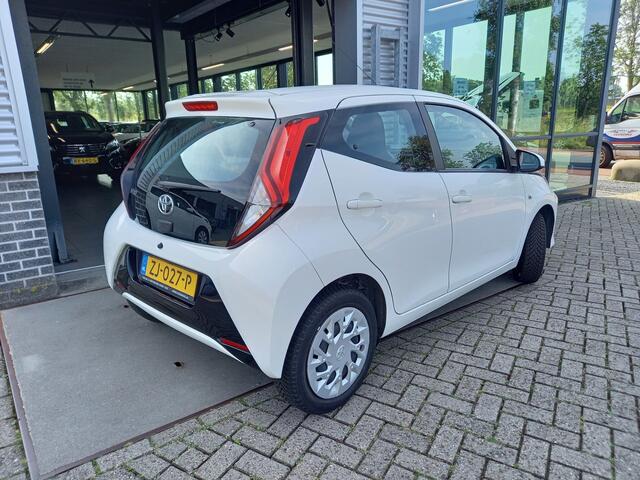 Toyota AYGO 1.0 VVT-i X-PLAY - CAMERA - NAVI - AIRCO - CRUISE LIM - NL AUTO -