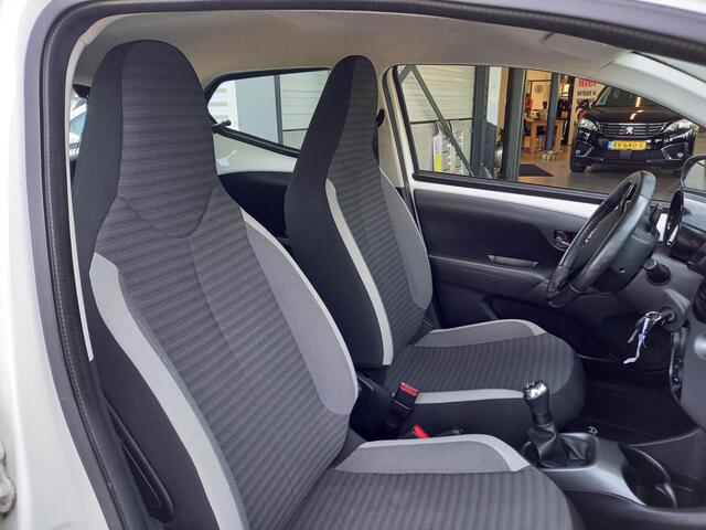 Toyota AYGO 1.0 VVT-i X-PLAY - CAMERA - NAVI - AIRCO - CRUISE LIM - NL AUTO -