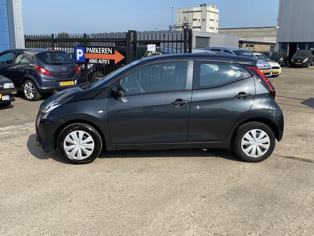 Toyota AYGO 1.0 VVT-i x-fun 5-DEURS, AIRCO, CRUISE CONTROL, BLUETOOTH-RADIO-USB-AUX, ELEK-RAMEN, ISOFIX, AIRBAGS, LED VERLICHTING, CENT-VERGRENDELING, 116.164 KM NAP, 1E EIGENAAR, WEGENBELASTING MAAR ¤ 23,- P/M