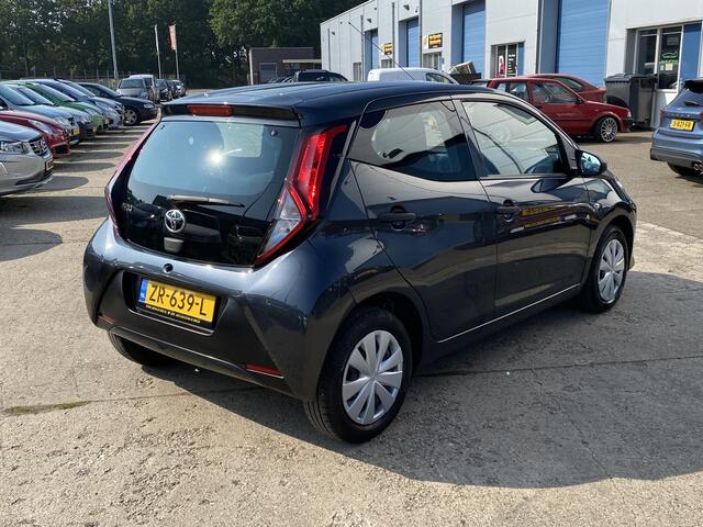 Toyota AYGO 1.0 VVT-i x-fun 5-DEURS, AIRCO, CRUISE CONTROL, BLUETOOTH-RADIO-USB-AUX, ELEK-RAMEN, ISOFIX, AIRBAGS, LED VERLICHTING, CENT-VERGRENDELING, 116.164 KM NAP, 1E EIGENAAR, WEGENBELASTING MAAR ¤ 23,- P/M
