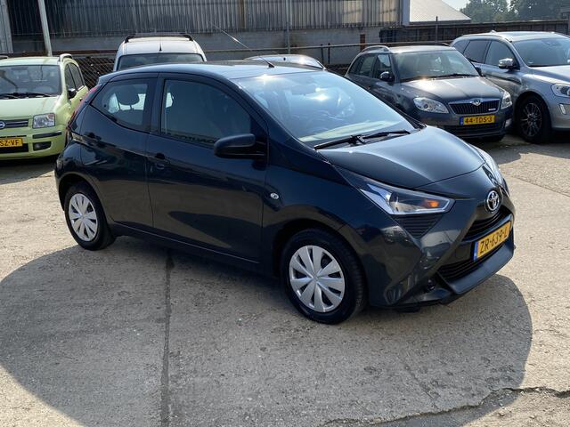 Toyota AYGO 1.0 VVT-i x-fun 5-DEURS, AIRCO, CRUISE CONTROL, BLUETOOTH-RADIO-USB-AUX, ELEK-RAMEN, ISOFIX, AIRBAGS, LED VERLICHTING, CENT-VERGRENDELING, 116.164 KM NAP, 1E EIGENAAR, WEGENBELASTING MAAR ¤ 23,- P/M