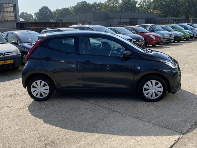Toyota AYGO 1.0 VVT-i x-fun 5-DEURS, AIRCO, CRUISE CONTROL, BLUETOOTH-RADIO-USB-AUX, ELEK-RAMEN, ISOFIX, AIRBAGS, LED VERLICHTING, CENT-VERGRENDELING, 116.164 KM NAP, 1E EIGENAAR, WEGENBELASTING MAAR ¤ 23,- P/M