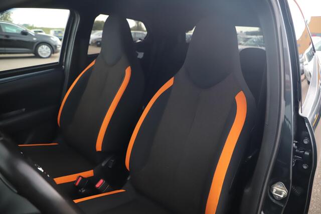Toyota AYGO 1.0 VVT-i x-JBL Automaat Carplay Android Navigatie Achteruitrijcamera 14 inch LMV Clima Airco LED