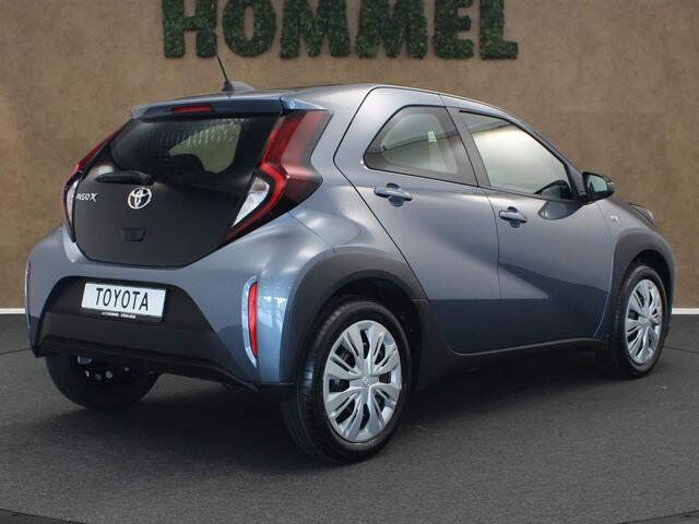 Toyota AYGO X 1.0 VVT-i MT Play - DIRECT UIT VOORRAAD LEVERBAAR - AIRCO - VOORSTOELEN VERWARMD - APPLE CARPLAY/ ANDROID AUTO - ADAPTIEVE CRUISE CONTROL - ACHTERUITRIJCAMERA -DAB RADIO
