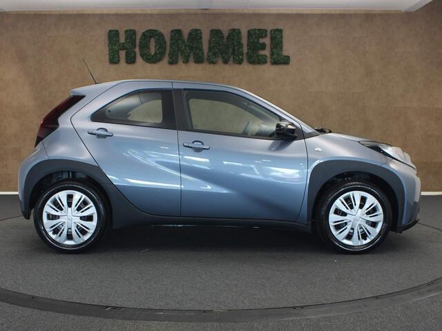 Toyota AYGO X 1.0 VVT-i MT Play - DIRECT UIT VOORRAAD LEVERBAAR - AIRCO - VOORSTOELEN VERWARMD - APPLE CARPLAY/ ANDROID AUTO - ADAPTIEVE CRUISE CONTROL - ACHTERUITRIJCAMERA -DAB RADIO