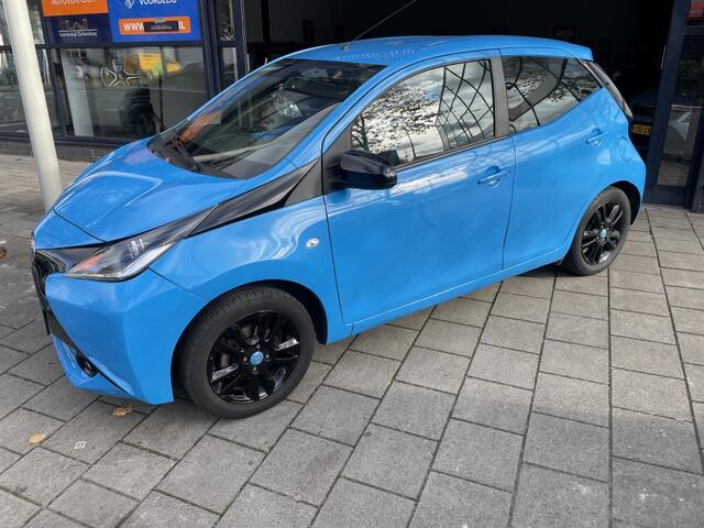 Toyota AYGO 1.0 VVT-i x-cite/ led/ navi/ camera