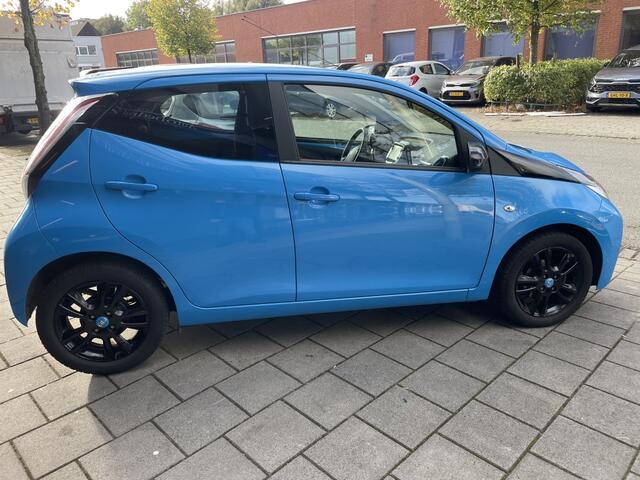 Toyota AYGO 1.0 VVT-i x-cite/ led/ navi/ camera