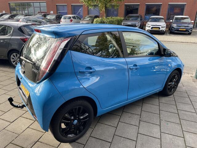 Toyota AYGO 1.0 VVT-i x-cite/ led/ navi/ camera