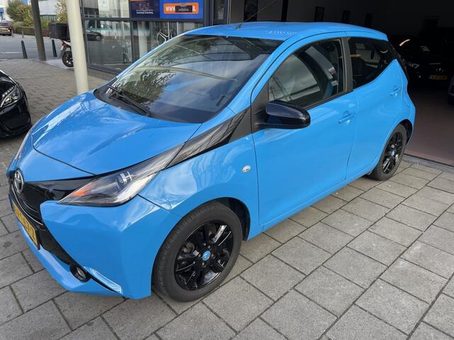 Toyota AYGO 1.0 VVT-i x-cite/ led/ navi/ camera