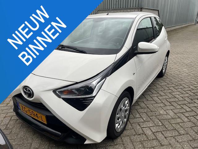 Toyota AYGO 1.0 VVT-i x-play limited navigatie via apps