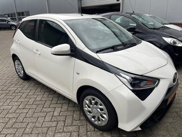 Toyota AYGO 1.0 VVT-i x-play limited navigatie via apps