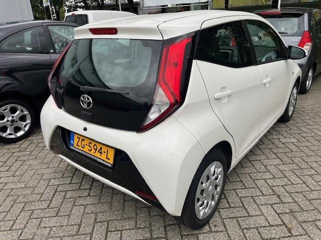 Toyota AYGO 1.0 VVT-i x-play limited navigatie via apps