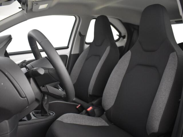 Toyota AYGO 1.0 VVT-i MT play | Apple & Android Carplay | Camera