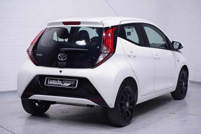 Toyota AYGO 1.0 VVT-i x-play Achteruitrijcamera Apple Carplay 1e Eigenaar NAP