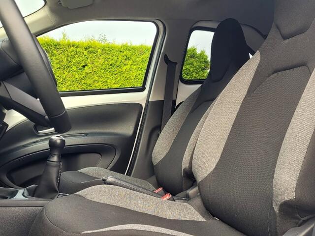 Toyota AYGO 1.0 VVT-i MT first | Cruise | Stoelverwarming