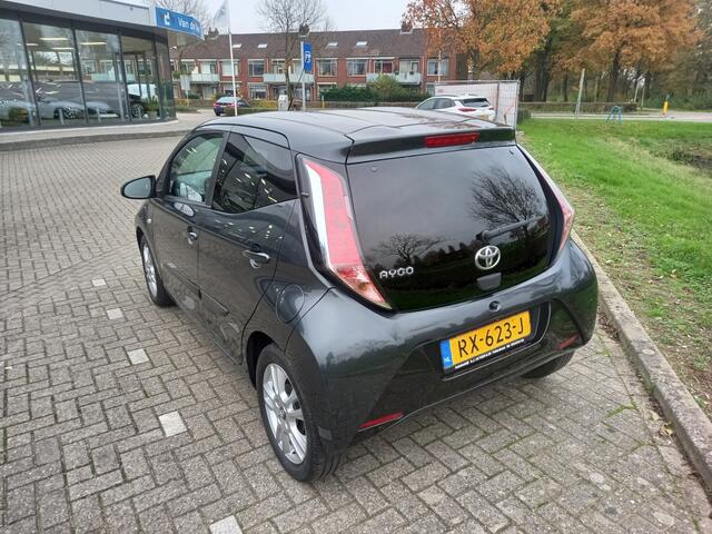 Toyota AYGO 1.0 VVT-i x-joy Automaat