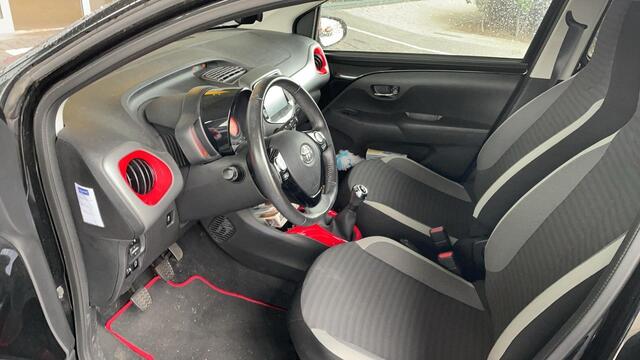 Toyota AYGO 1.0 VVT-i x-joy AUTOMATISCH VOUWDAK / APPLE CARPLAY EN ANDROID AUTO / CRUISE CONTROL / CLIMATE CONTROL / PARKEERCAMERA