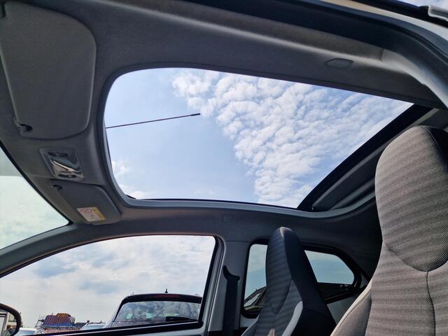 Toyota AYGO 1.0 VVT-i X-First Cabriodak - Airco - Carplay/Android Auto