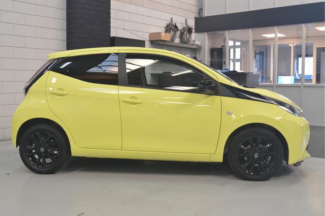 Toyota AYGO 1.0 VVT-i x-cite // 122.000 km // AIRCO // CAMERA // CRUISE CONTROLE //