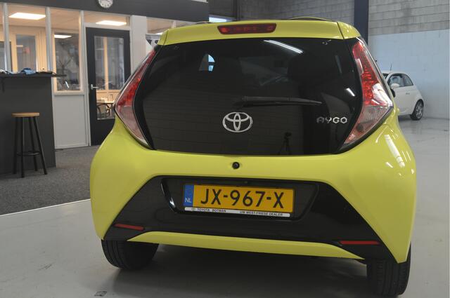 Toyota AYGO 1.0 VVT-i x-cite // 122.000 km // AIRCO // CAMERA // CRUISE CONTROLE //