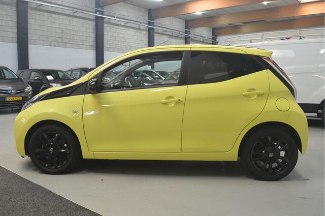 Toyota AYGO 1.0 VVT-i x-cite // 122.000 km // AIRCO // CAMERA // CRUISE CONTROLE //