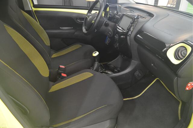 Toyota AYGO 1.0 VVT-i x-cite // 122.000 km // AIRCO // CAMERA // CRUISE CONTROLE //