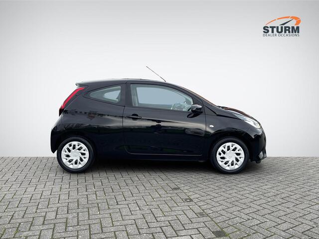 Toyota AYGO 1.0 VVT-i x-play | Airco | Apple Carplay & Android | Achteruitrijcamera | Bluetooth | Rijklaarprijs!