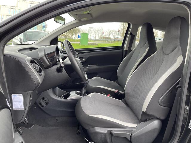 Toyota AYGO 1.0 VVT-i x-play | Airco | Apple Carplay & Android | Achteruitrijcamera | Bluetooth | Rijklaarprijs!