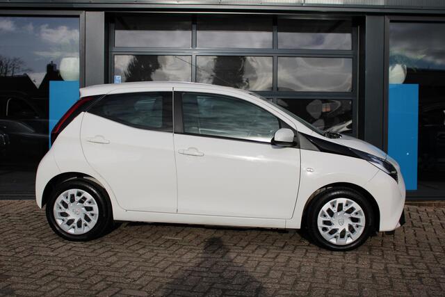 Toyota AYGO 1.0 VVT-i x-play | NAVIGATIE | AIRCO | CARPLAY | CAMERA | CPV | ELEK-RAAM | APK: 09-2026 |