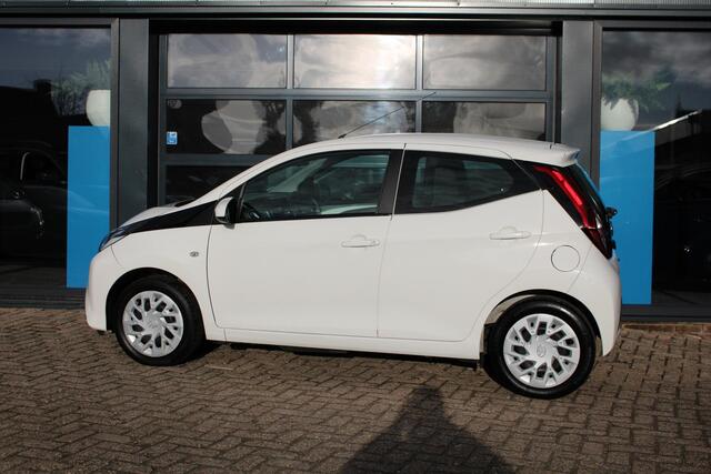 Toyota AYGO 1.0 VVT-i x-play | NAVIGATIE | AIRCO | CARPLAY | CAMERA | CPV | ELEK-RAAM | APK: 09-2026 |