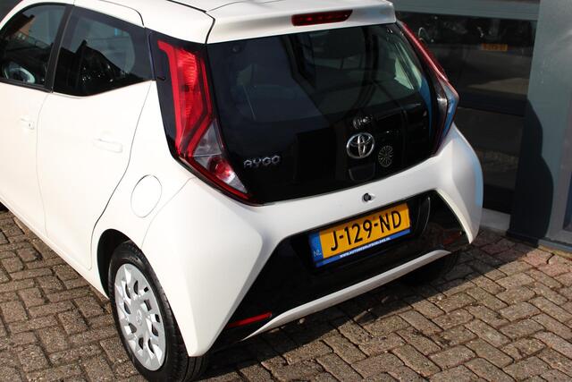Toyota AYGO 1.0 VVT-i x-play | NAVIGATIE | AIRCO | CARPLAY | CAMERA | CPV | ELEK-RAAM | APK: 09-2026 |