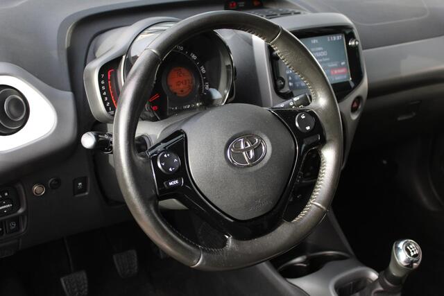 Toyota AYGO 1.0 VVT-i x-play | NAVIGATIE | AIRCO | CARPLAY | CAMERA | CPV | ELEK-RAAM | APK: 09-2026 |