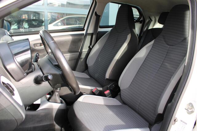Toyota AYGO 1.0 VVT-i x-play | NAVIGATIE | AIRCO | CARPLAY | CAMERA | CPV | ELEK-RAAM | APK: 09-2026 |