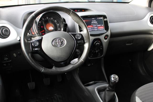 Toyota AYGO 1.0 VVT-i x-play | NAVIGATIE | AIRCO | CARPLAY | CAMERA | CPV | ELEK-RAAM | APK: 09-2026 |