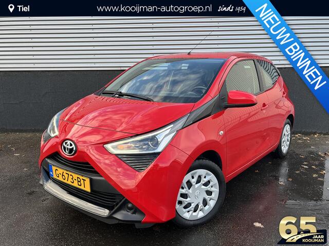 Toyota AYGO 1.0 VVT-i x-play Automaat incl Airconditioning, Parkeerhulp camera, Bluetooth, Centrale portiervergrendeling, ApplCarPlay / AndroidAuto.