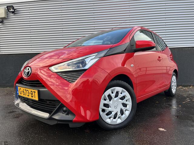 Toyota AYGO 1.0 VVT-i x-play Automaat incl Airconditioning, Parkeerhulp camera, Bluetooth, Centrale portiervergrendeling, ApplCarPlay / AndroidAuto.