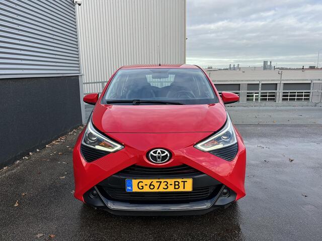 Toyota AYGO 1.0 VVT-i x-play Automaat incl Airconditioning, Parkeerhulp camera, Bluetooth, Centrale portiervergrendeling, ApplCarPlay / AndroidAuto.