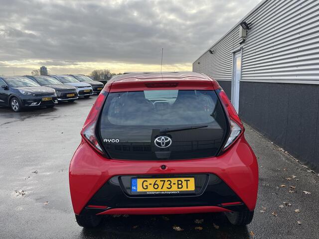 Toyota AYGO 1.0 VVT-i x-play Automaat incl Airconditioning, Parkeerhulp camera, Bluetooth, Centrale portiervergrendeling, ApplCarPlay / AndroidAuto.