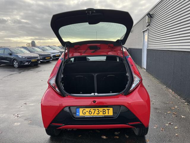 Toyota AYGO 1.0 VVT-i x-play Automaat incl Airconditioning, Parkeerhulp camera, Bluetooth, Centrale portiervergrendeling, ApplCarPlay / AndroidAuto.