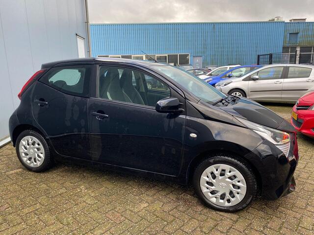 Toyota AYGO 1.0 VVT-i x-play | AUTOMAAT | 1e Eigenaar | BTW | Camera | Airco | 5 deurs |