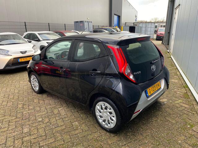 Toyota AYGO 1.0 VVT-i x-play | AUTOMAAT | 1e Eigenaar | BTW | Camera | Airco | 5 deurs |