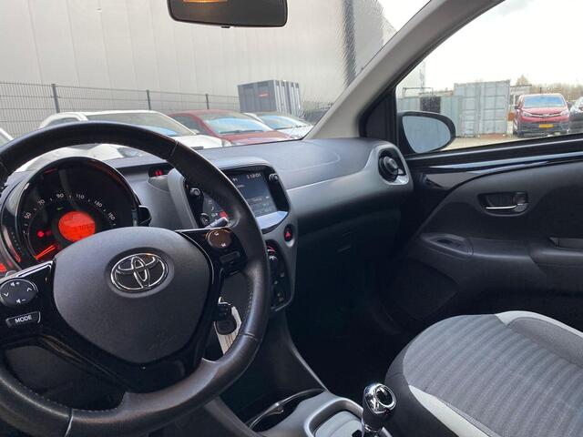 Toyota AYGO 1.0 VVT-i x-play | AUTOMAAT | 1e Eigenaar | BTW | Camera | Airco | 5 deurs |