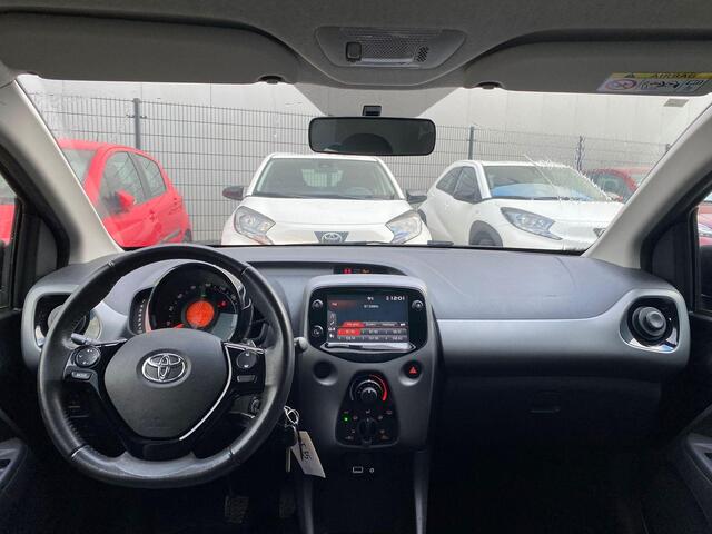 Toyota AYGO 1.0 VVT-i x-play | AUTOMAAT | 1e Eigenaar | BTW | Camera | Airco | 5 deurs |