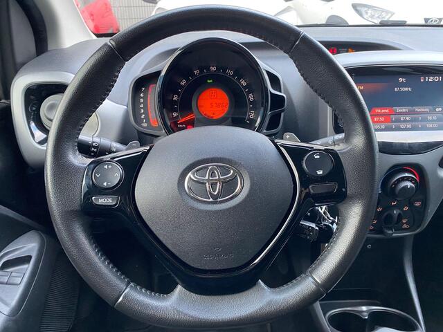 Toyota AYGO 1.0 VVT-i x-play | AUTOMAAT | 1e Eigenaar | BTW | Camera | Airco | 5 deurs |