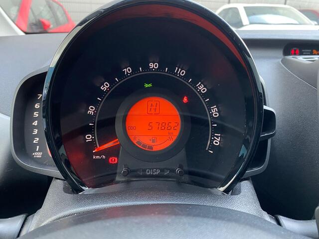 Toyota AYGO 1.0 VVT-i x-play | AUTOMAAT | 1e Eigenaar | BTW | Camera | Airco | 5 deurs |